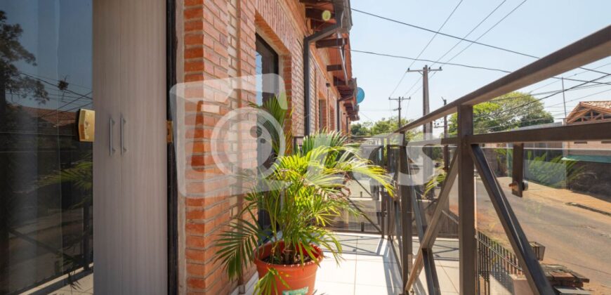0324 DÚPLEX EN LAMBARÉ, BARRIO SANTO DOMINGO