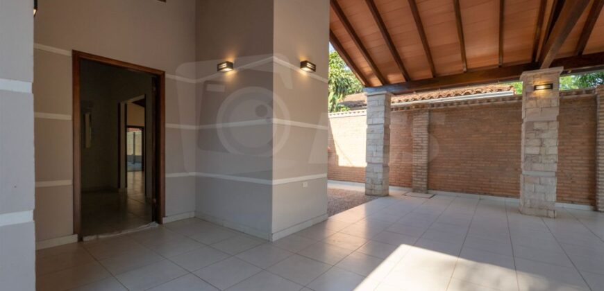0315 CASA EN LAMBARÉ, BARRIO SANTO DOMINGO