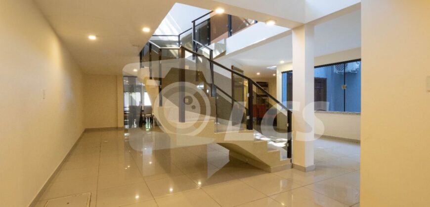 0320 RESIDENCIA EN BARRIO MARISCAL ESTIGARRIBIA, ZONA AVDA. BOGGIANI