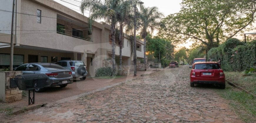 0314 DÚPLEX EN LAMBARÉ, BARRIO PARQUES DEL YACHT
