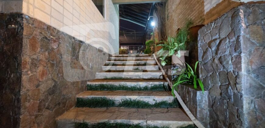0321 HOTEL BOUTIQUE EN LUQUE, BARRIO LOMA MERLO