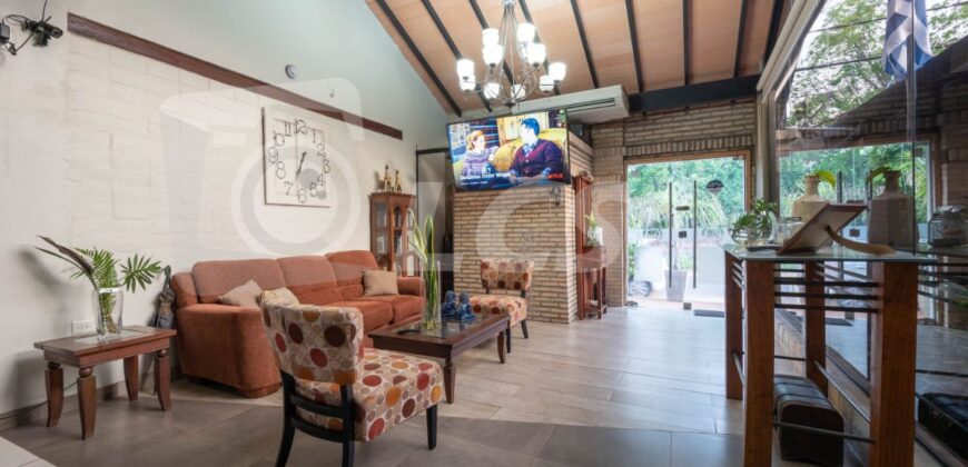 0321 HOTEL BOUTIQUE EN LUQUE, BARRIO LOMA MERLO