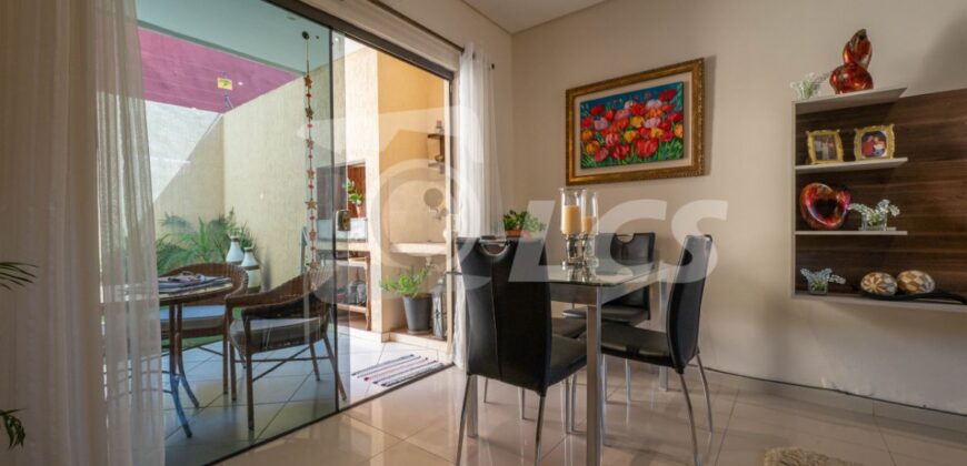 0324 DÚPLEX EN LAMBARÉ, BARRIO SANTO DOMINGO
