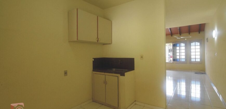 A0032 ALQUILO DÚPLEX EN LAMBARE, BARRIO KENNEDY