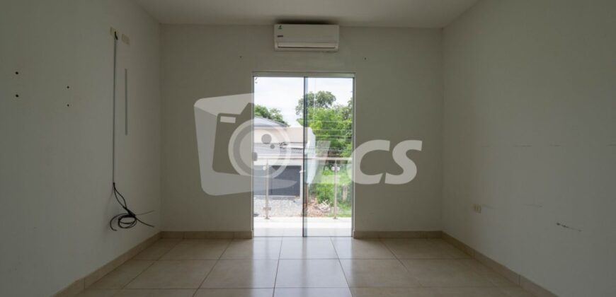 A0109 ALQUILO DÚPLEX EN LAMBARÉ, ZONA YACHT Y GOLF CLUB