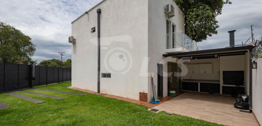 A0087 ALQUILO DÚPLEX EN BARRIO ITÁ ENRAMADA, ZONA YACHT Y GOLF CLUB
