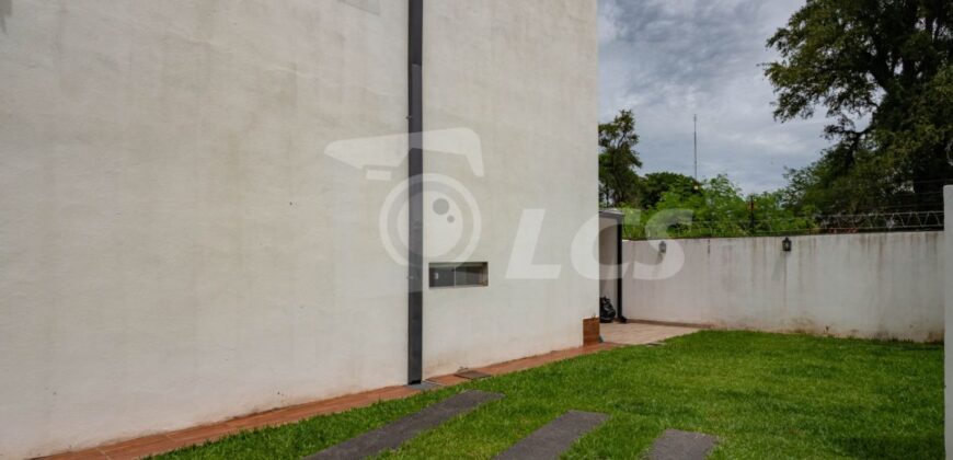 A0087 ALQUILO DÚPLEX EN BARRIO ITÁ ENRAMADA, ZONA YACHT Y GOLF CLUB