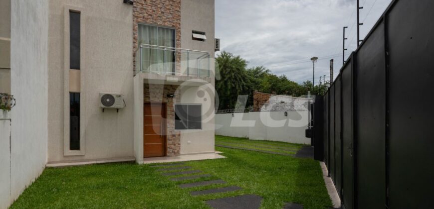 A0087 ALQUILO DÚPLEX EN BARRIO ITÁ ENRAMADA, ZONA YACHT Y GOLF CLUB