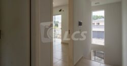 A0109 ALQUILO DÚPLEX EN LAMBARÉ, ZONA YACHT Y GOLF CLUB