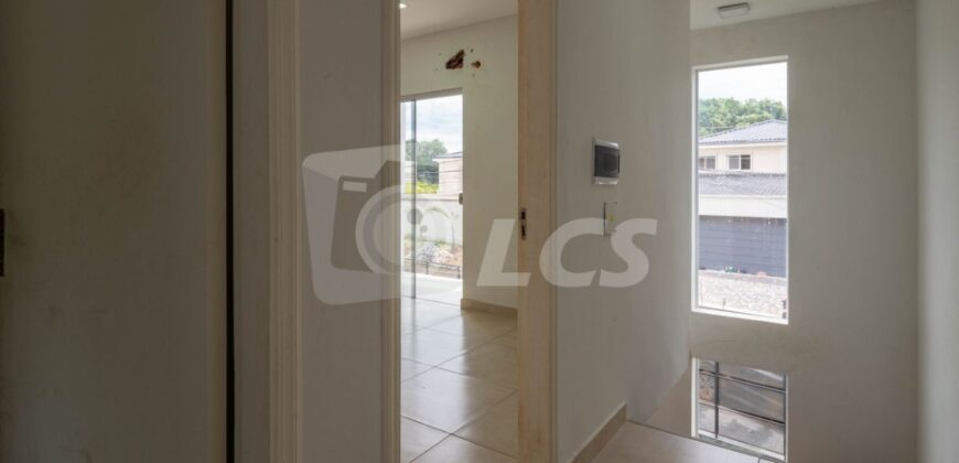 A0109 ALQUILO DÚPLEX EN LAMBARÉ, ZONA YACHT Y GOLF CLUB