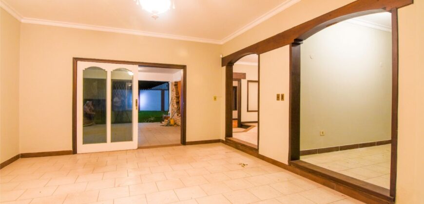 A0098 ALQUILO RESIDENCIA EN BARRIO NAZARETH