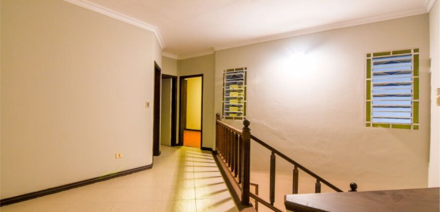 A0098 ALQUILO RESIDENCIA EN BARRIO NAZARETH