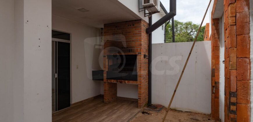 A0109 ALQUILO DÚPLEX EN LAMBARÉ, ZONA YACHT Y GOLF CLUB