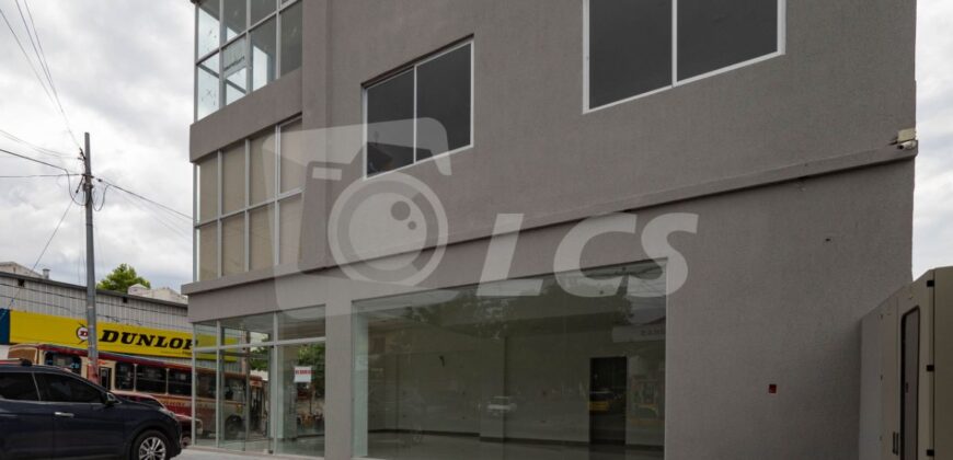 A0077 ALQUILO SALÓN COMERCIAL A ESTRENAR EN BARRIO SAJONIA