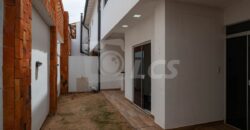 A0109 ALQUILO DÚPLEX EN LAMBARÉ, ZONA YACHT Y GOLF CLUB