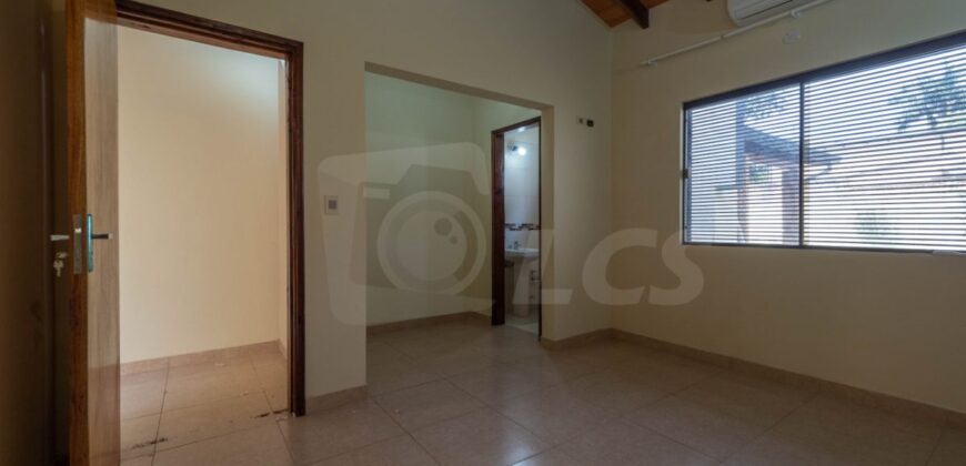 A0105 ALQUILO CASA EN LAMBARÉ, BARRIO VALLE YVATE