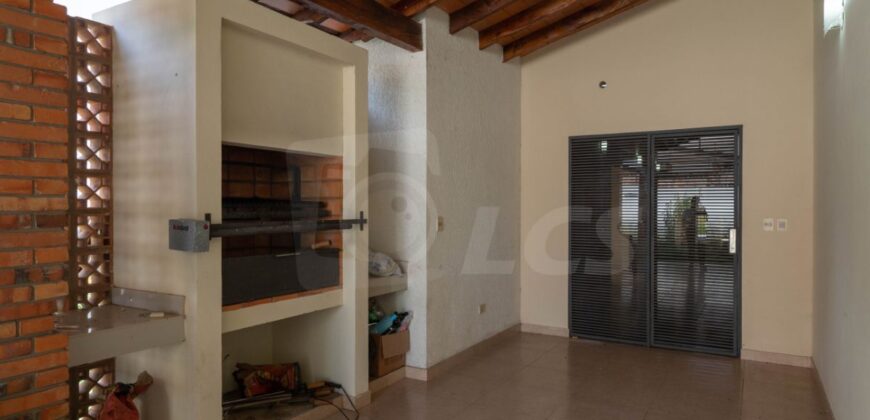 A0105 ALQUILO CASA EN LAMBARÉ, BARRIO VALLE YVATE