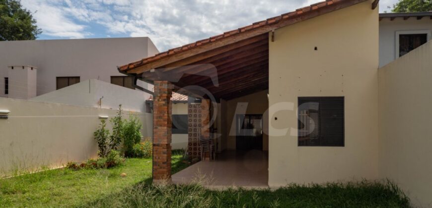 A0105 ALQUILO CASA EN LAMBARÉ, BARRIO VALLE YVATE