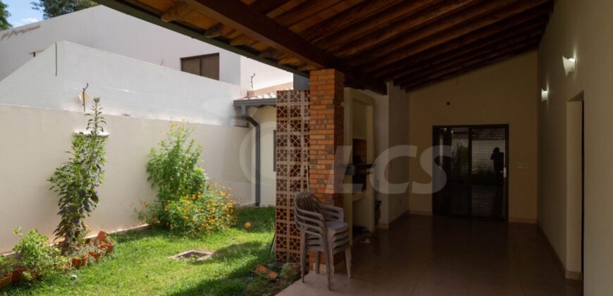 A0105 ALQUILO CASA EN LAMBARÉ, BARRIO VALLE YVATE
