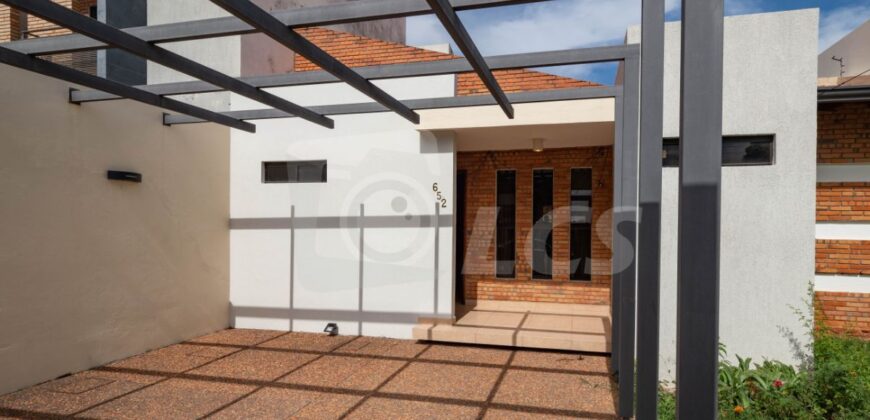A0105 ALQUILO CASA EN LAMBARÉ, BARRIO VALLE YVATE