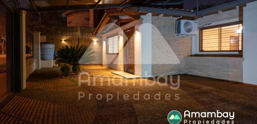 0319 CASA EN LAMBARÉ, ZONA YACHT Y GOLF CLUB PYO.