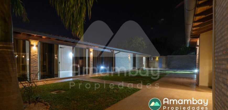 0319 CASA EN LAMBARÉ, ZONA YACHT Y GOLF CLUB PYO.