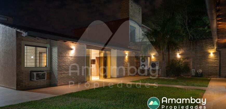 0319 CASA EN LAMBARÉ, ZONA YACHT Y GOLF CLUB PYO.