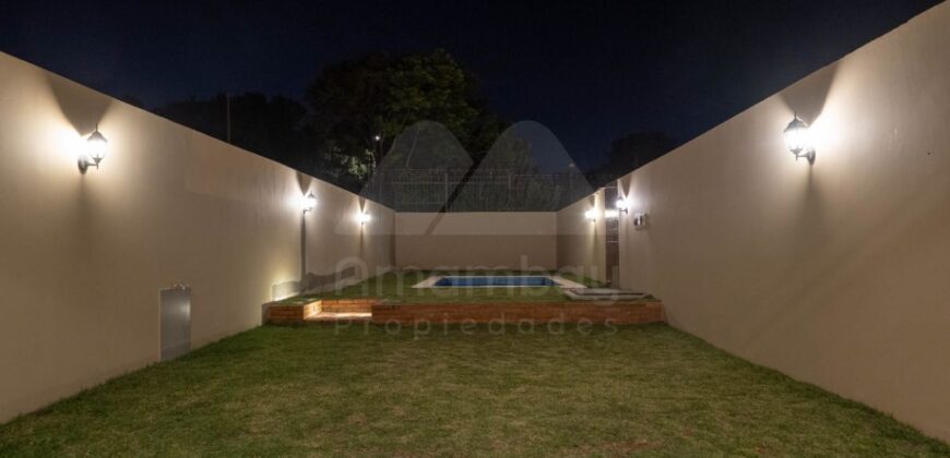 0160 DUPLEX EN LAMBARÉ, BARRIO PARQUES DEL YACHT