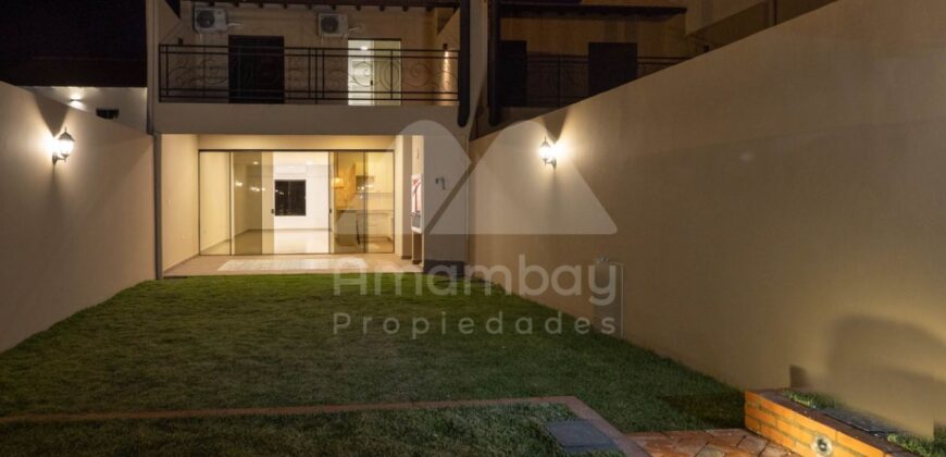 0160 DUPLEX EN LAMBARÉ, BARRIO PARQUES DEL YACHT