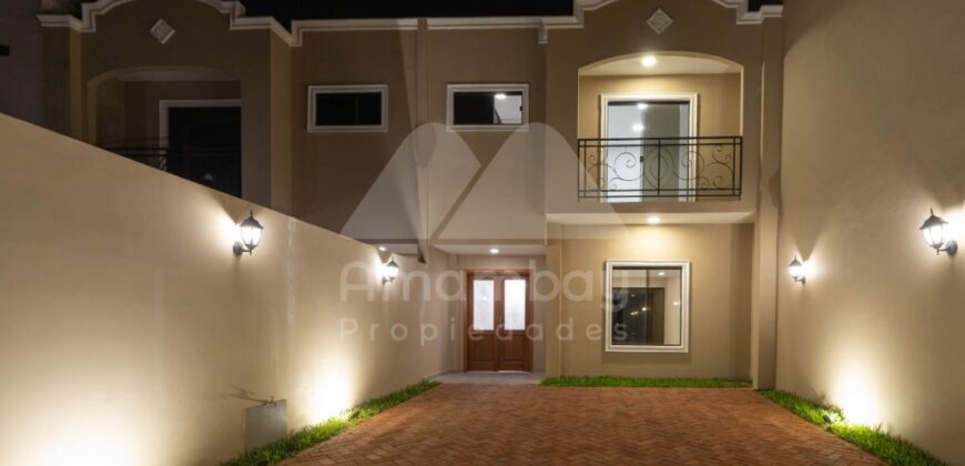 0160 DUPLEX EN LAMBARÉ, BARRIO PARQUES DEL YACHT