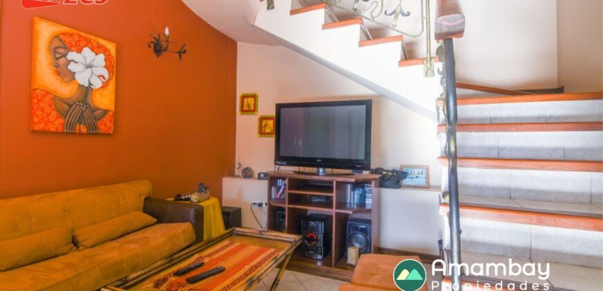 0909 RESIDENCIA EN BARRIO MBURUCUYA, ZONA AVDA. PRIMER PRESIDENTE