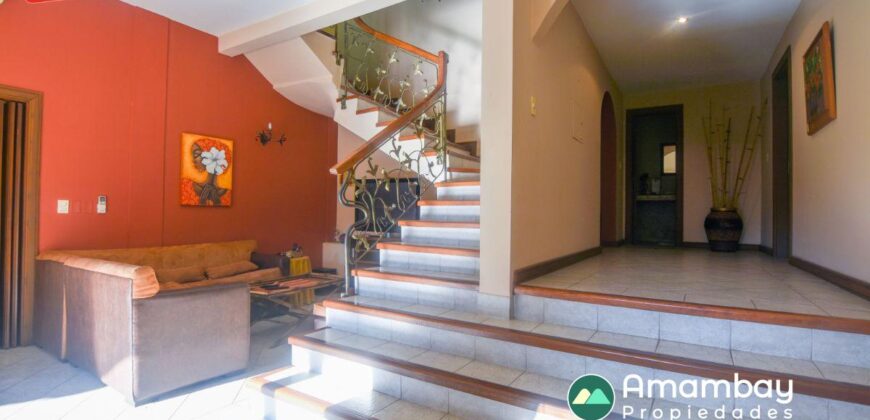 0909 RESIDENCIA EN BARRIO MBURUCUYA, ZONA AVDA. PRIMER PRESIDENTE