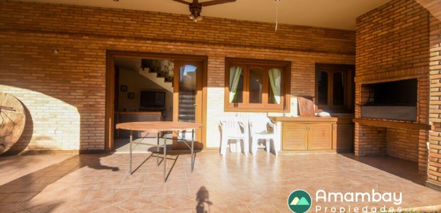 0909 RESIDENCIA EN BARRIO MBURUCUYA, ZONA AVDA. PRIMER PRESIDENTE