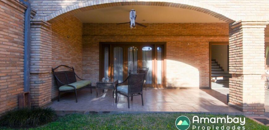 0909 RESIDENCIA EN BARRIO MBURUCUYA, ZONA AVDA. PRIMER PRESIDENTE
