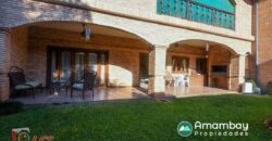 0909 RESIDENCIA EN BARRIO MBURUCUYA, ZONA AVDA. PRIMER PRESIDENTE