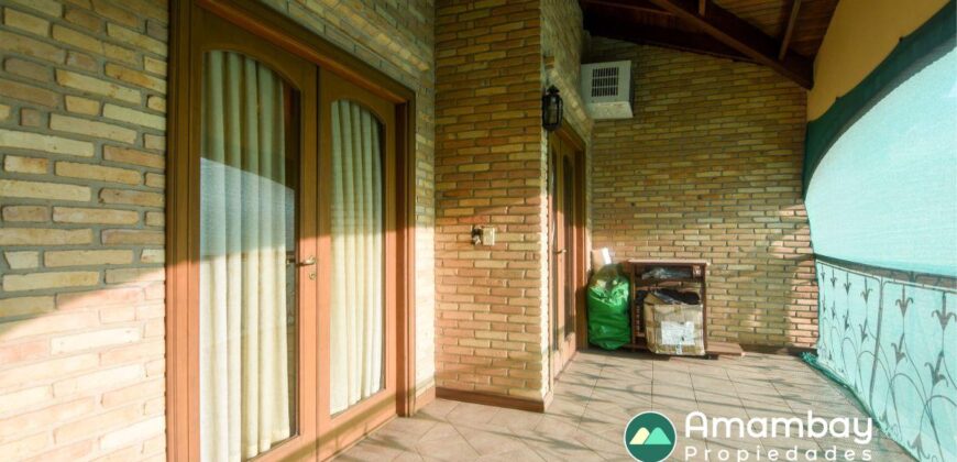 0909 RESIDENCIA EN BARRIO MBURUCUYA, ZONA AVDA. PRIMER PRESIDENTE