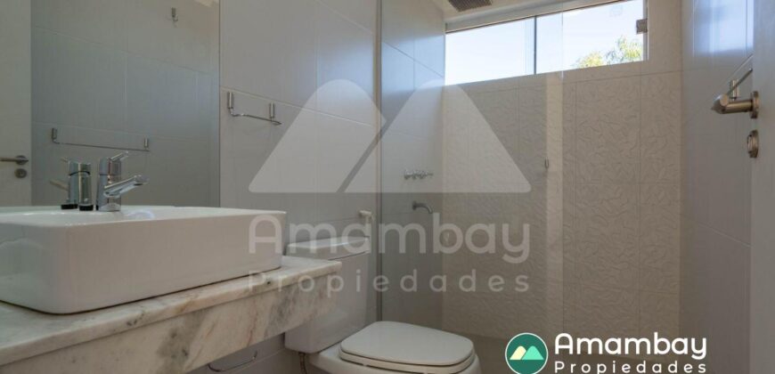 A0285 ALQUILO DÚPLEX EN LAMBARÉ, ZONA YACHT Y GOLF CLUB