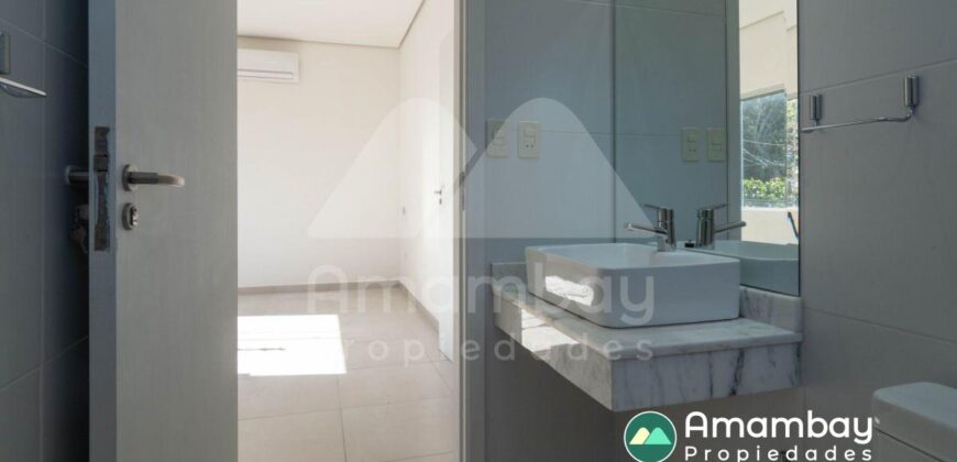 A0285 ALQUILO DÚPLEX EN LAMBARÉ, ZONA YACHT Y GOLF CLUB
