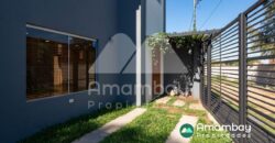 A0285 ALQUILO DÚPLEX EN LAMBARÉ, ZONA YACHT Y GOLF CLUB