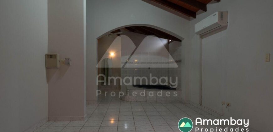 A0286 ALQUILO CASA EN BARRIO REPUBLICANO, ZONA AVDA. FÉLIX BOGADO