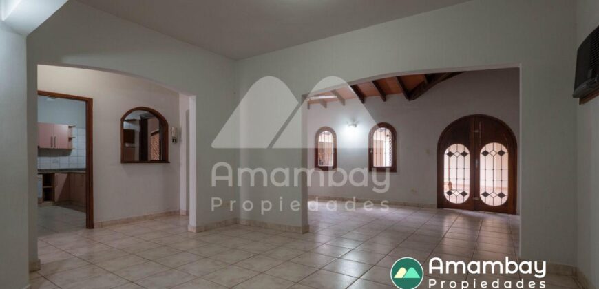 A0286 ALQUILO CASA EN BARRIO REPUBLICANO, ZONA AVDA. FÉLIX BOGADO