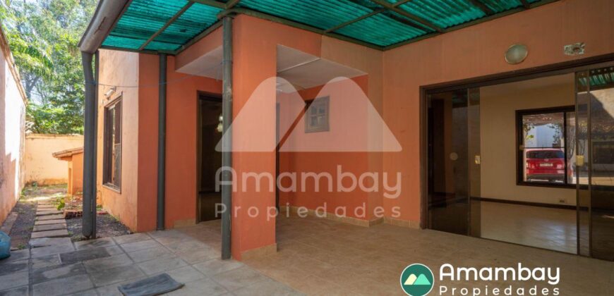 A0289 CASA EN BARRIO ITÁ ENRAMADA, ZONA AVDA. PERÓN