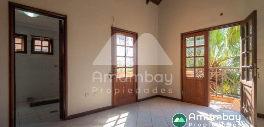 A0289 CASA EN BARRIO ITÁ ENRAMADA, ZONA AVDA. PERÓN