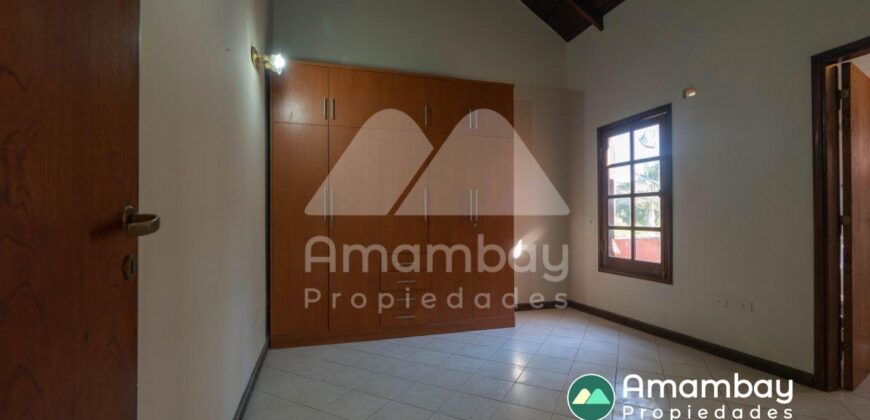 A0289 CASA EN BARRIO ITÁ ENRAMADA, ZONA AVDA. PERÓN