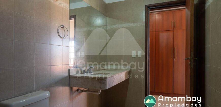 A0289 CASA EN BARRIO ITÁ ENRAMADA, ZONA AVDA. PERÓN