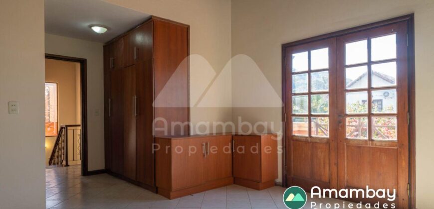 A0289 CASA EN BARRIO ITÁ ENRAMADA, ZONA AVDA. PERÓN