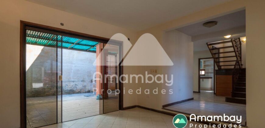 A0289 CASA EN BARRIO ITÁ ENRAMADA, ZONA AVDA. PERÓN