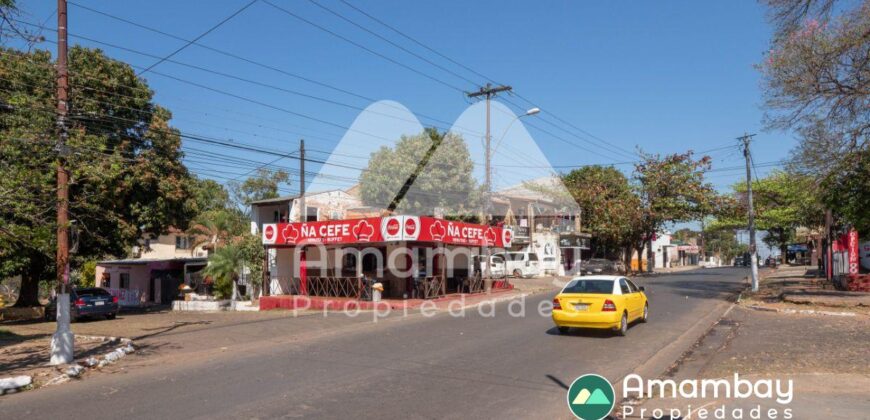 0393 SALONES Y CASA EN LAMBARÉ, BARRIO SANTA LUCIA