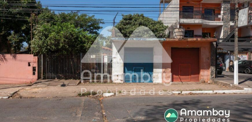 0393 SALONES Y CASA EN LAMBARÉ, BARRIO SANTA LUCIA