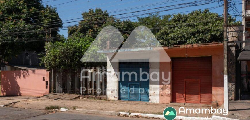 0393 SALONES Y CASA EN LAMBARÉ, BARRIO SANTA LUCIA